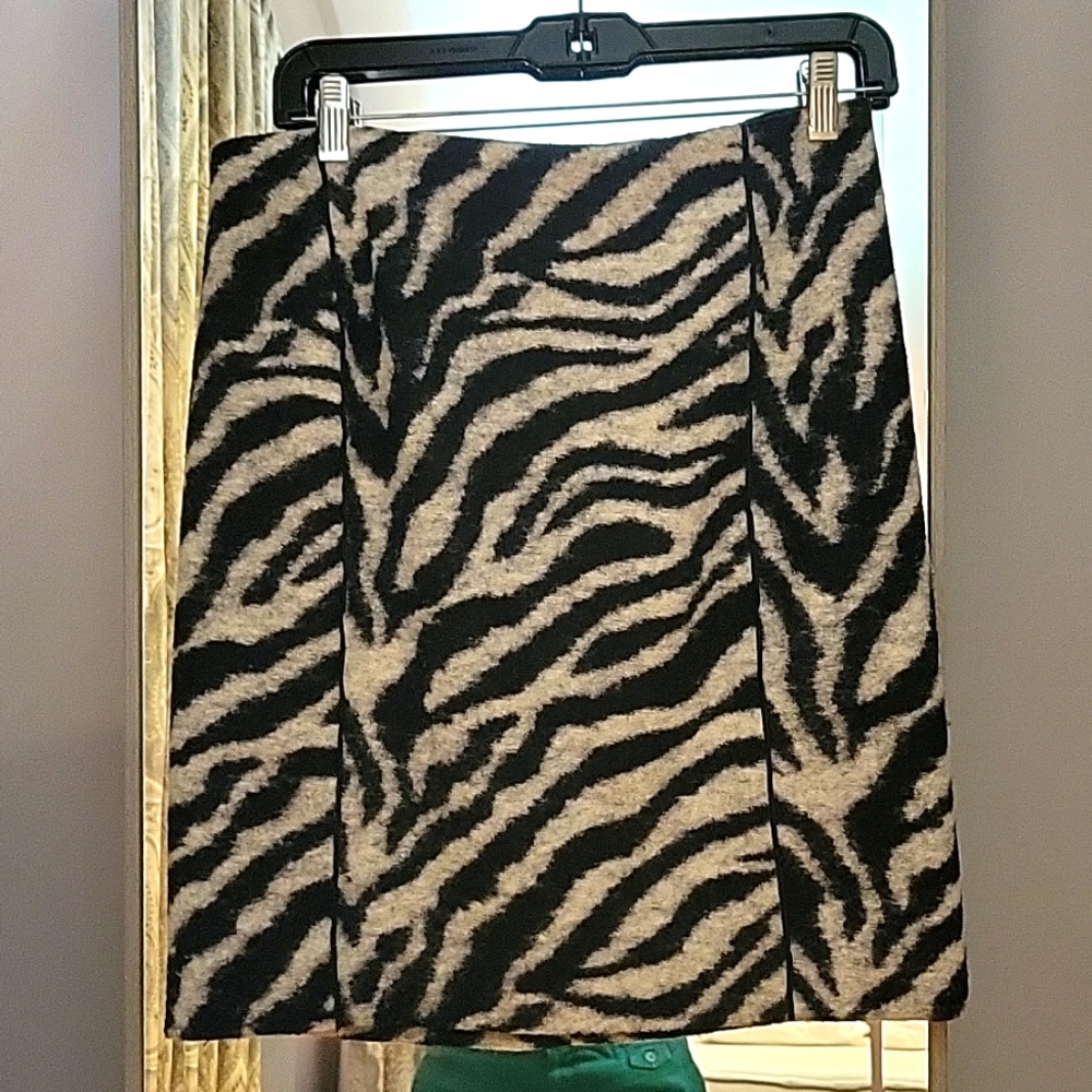 Ann Taylor Sz 8 Zebra print skirt